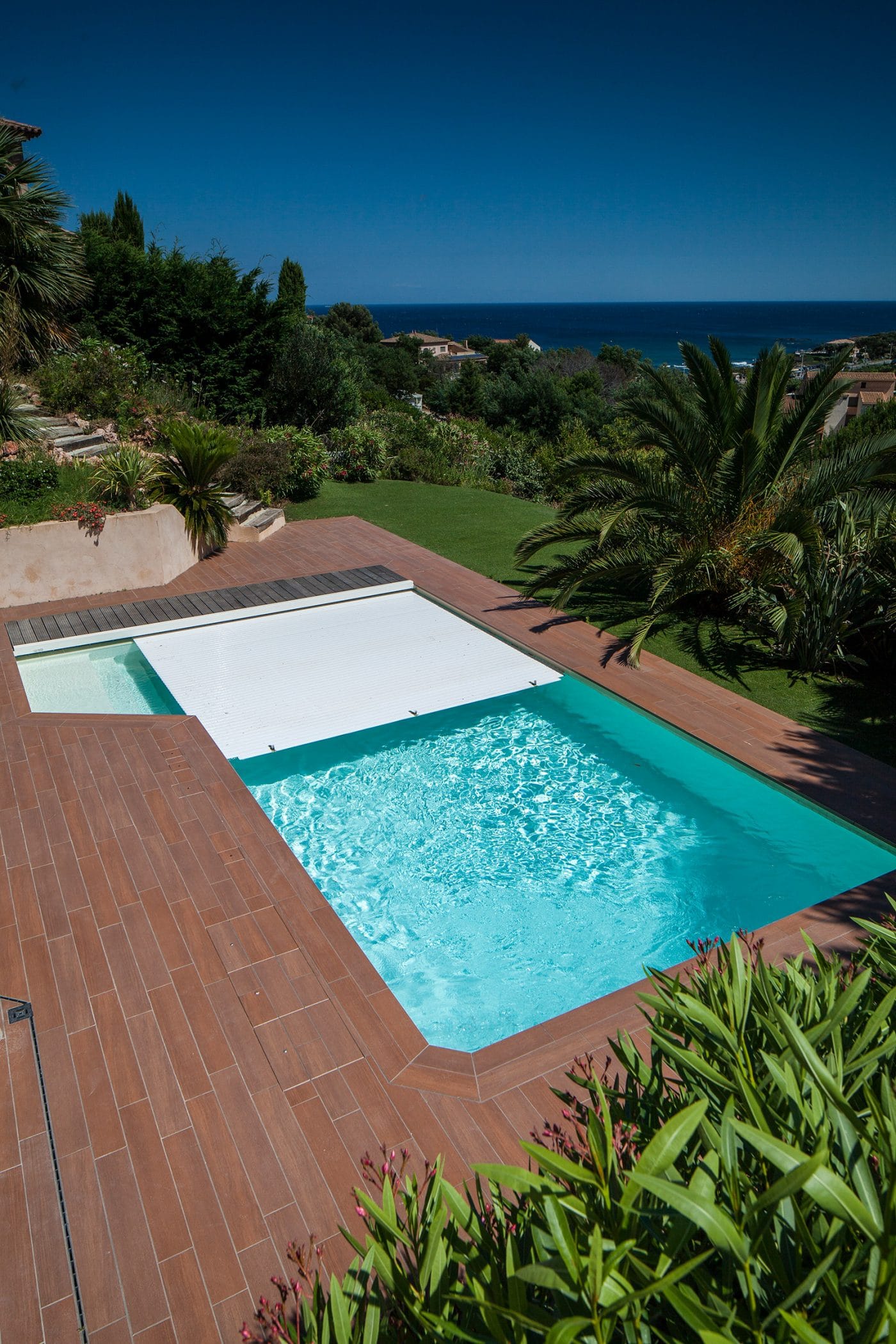 Piscine Magiline avec escalier d'angle