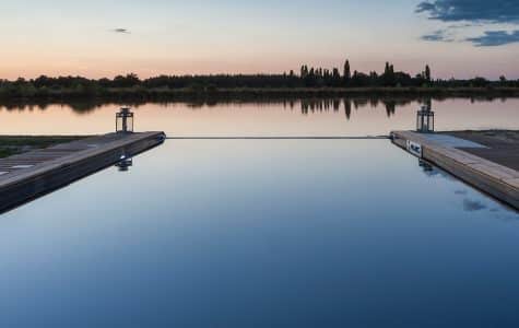 Piscine à débordement