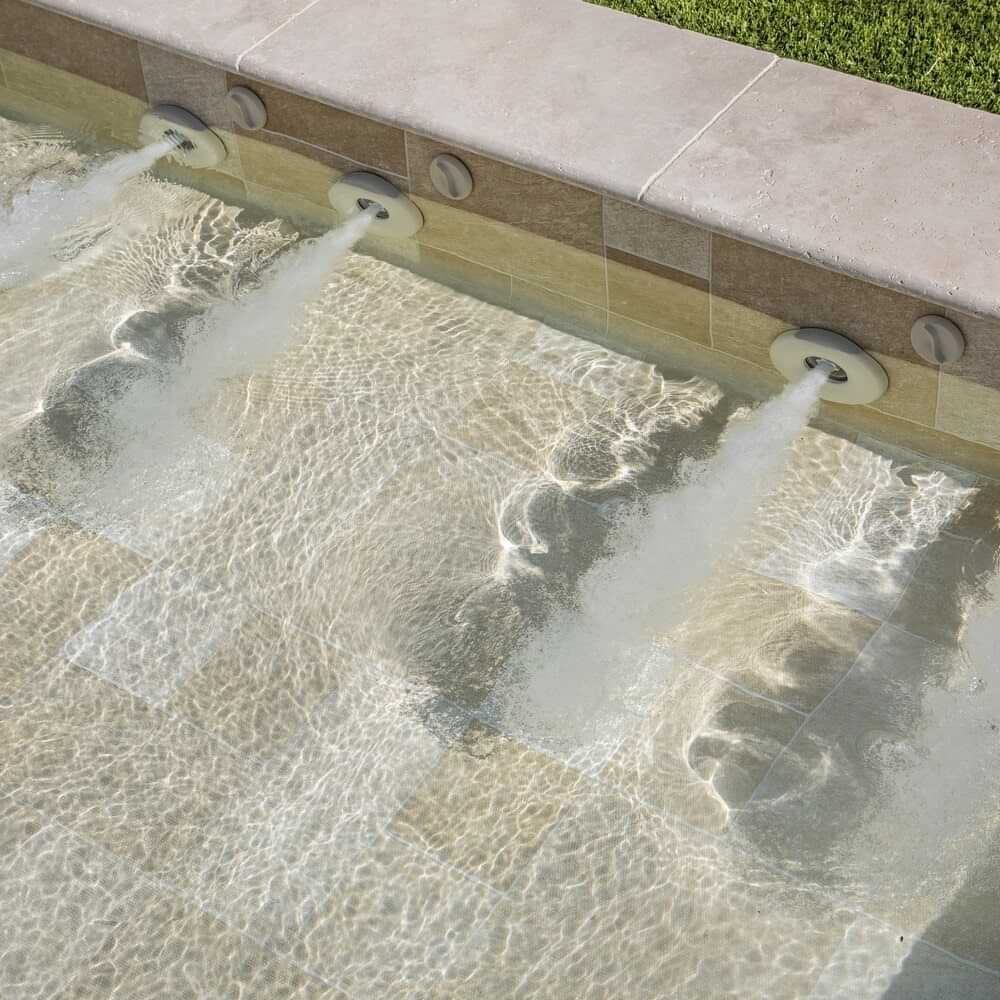 Escalier piscine balnéo